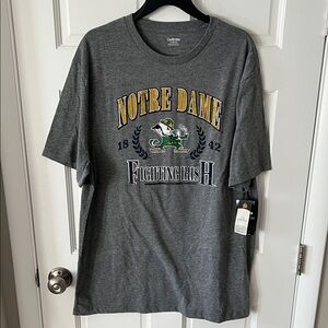 Captivating Men’s Notre Dame Fighting Irish short sleeve t-shirt X-Large New